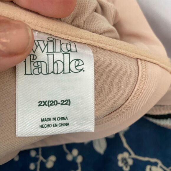 Plus size 2X bikini top with pink, beige & black crocheted knit front. Adj strap - Picture 11 of 12